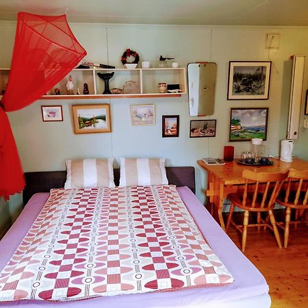 Summer Bedroom, Outside Toilet, Shower, Kitchen. 120 M From Sandbach. Bracke  Экстерьер фото